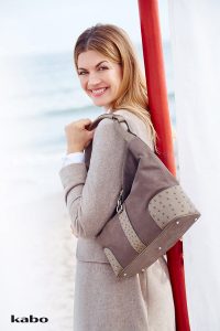 Nina Bott mit Handtasche